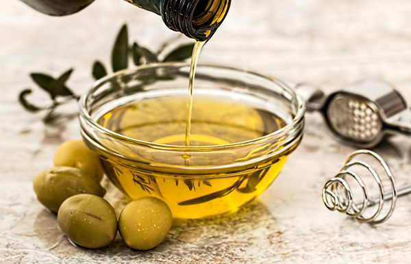 Jojoba oil – A gift for dewy, dewy skin